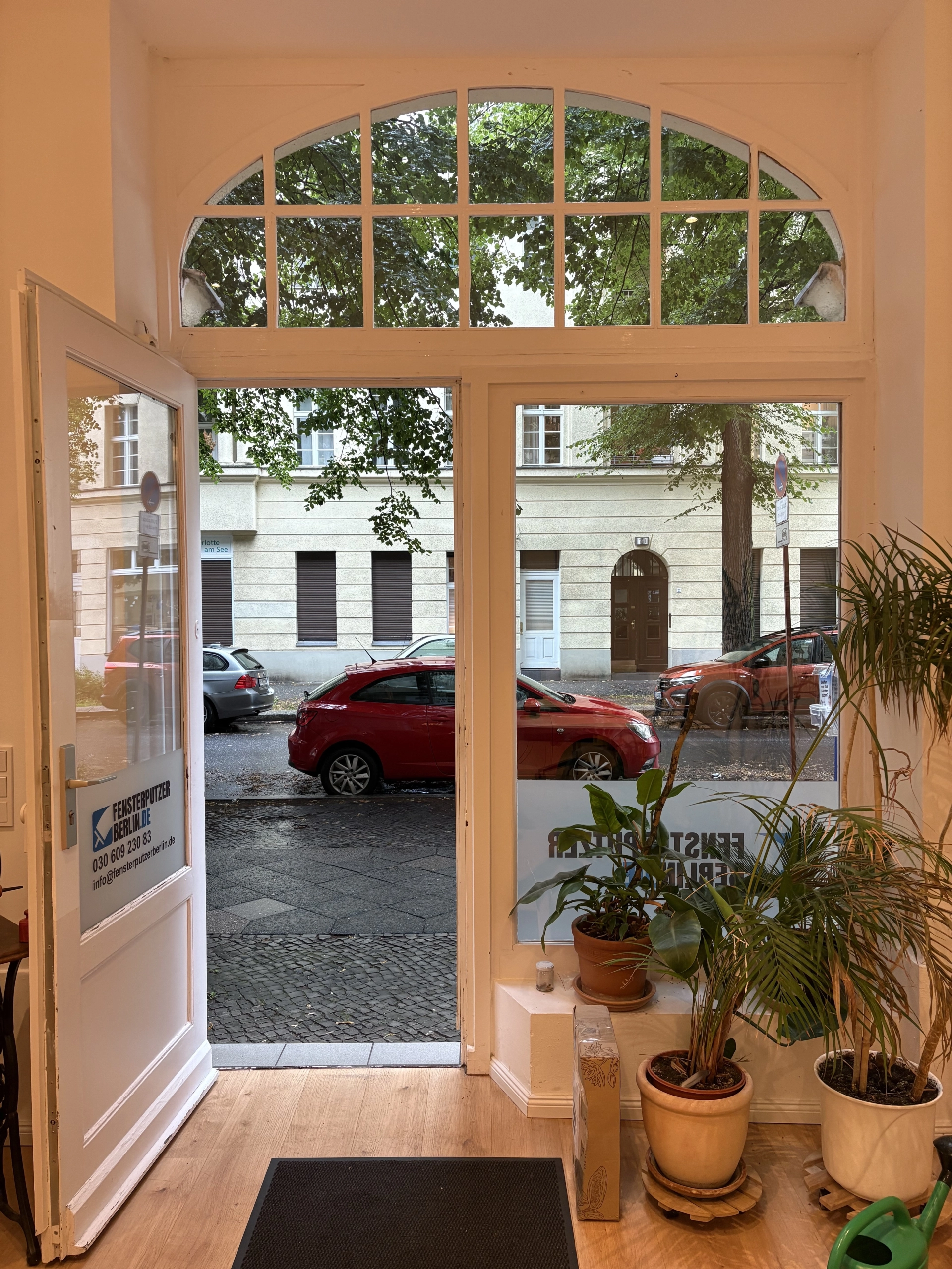 Fensterreinigung im Büro